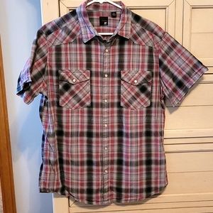 J Fettar Modern Fit Size Large Men's button down short sleeve shirt